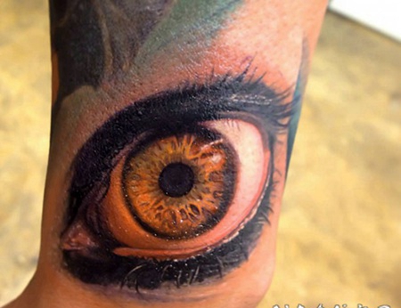 令人敬畏的逼真眼睛手臂纹身图案