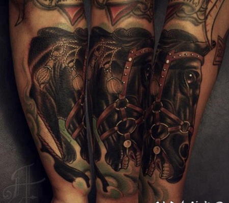 new school黑马头手臂纹身图案