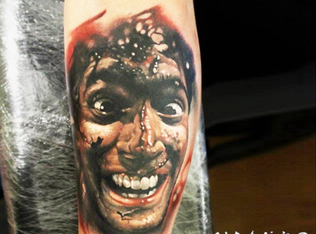 彩色恐怖风格血腥疯狂男子手臂纹身图案