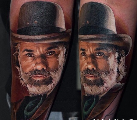 胡子男性肖像彩色手臂纹身图案