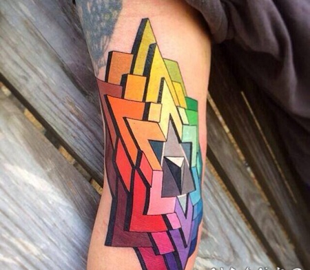 几何风格七彩五角星手臂纹身图案