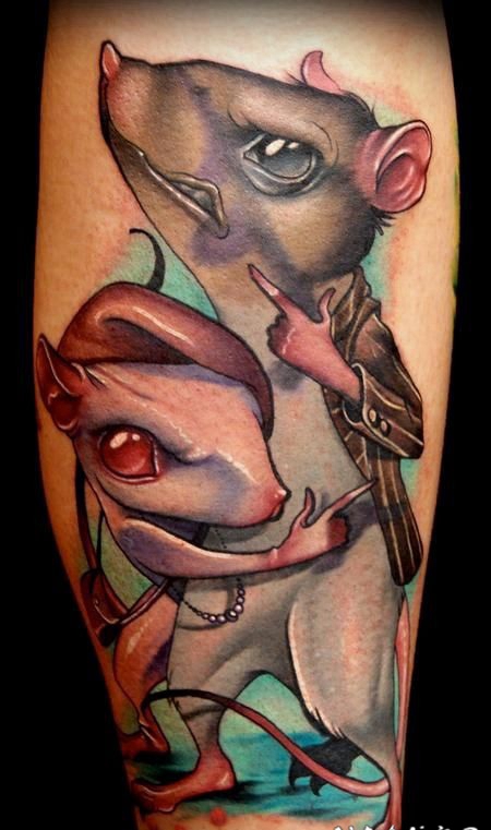 手臂彩色的老鼠夫妇卡通纹身图案