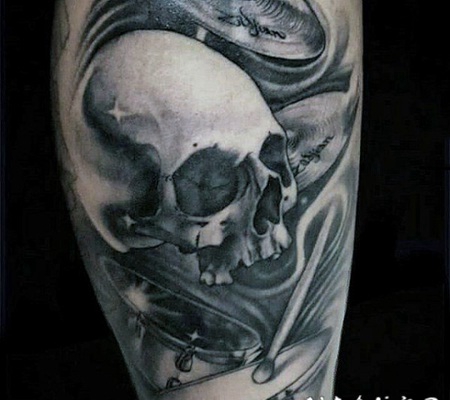 大腿骷髅与鼓个性纹身图案