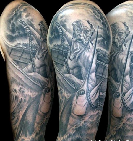 手臂写实的渔夫和鱼场景纹身图案
