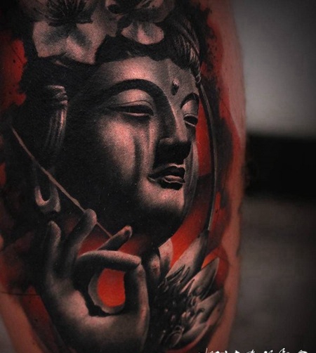 大腿彩色的如来佛祖雕像纹身图案