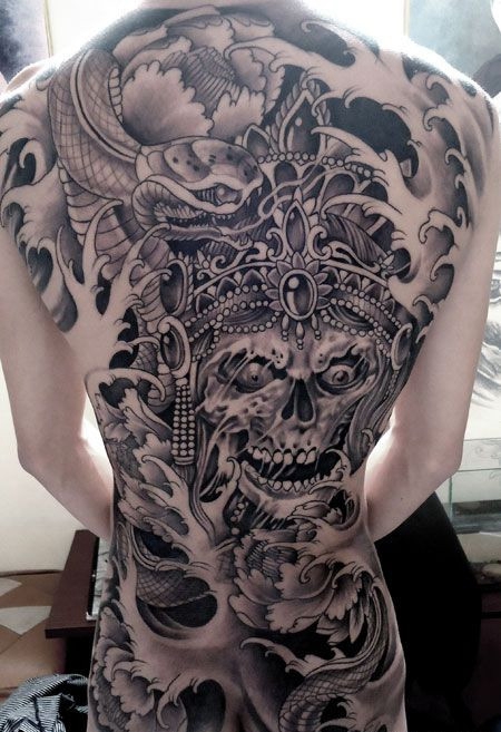 霸气的满背骷髅纹身图案