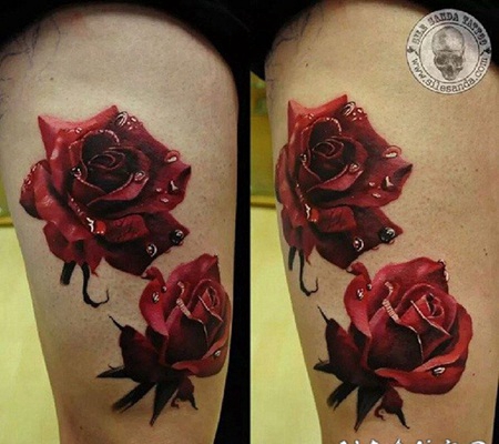 大腿惊人的逼真红色玫瑰与水滴纹身图案
