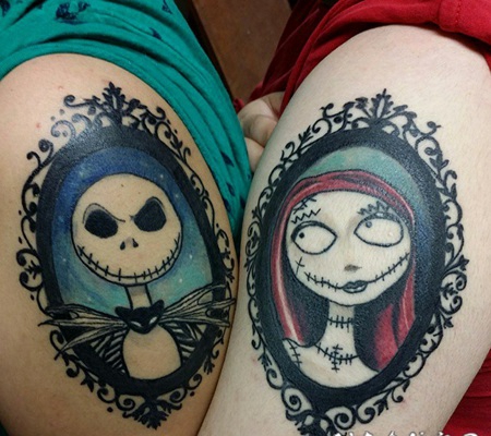 大臂彩色的卡通僵尸夫妇纹身图案