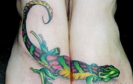 脚背卡通风格彩色的蜥蜴纹身图案
