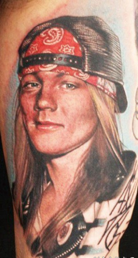 大臂彩色的著名摇滚明星肖像纹身图案