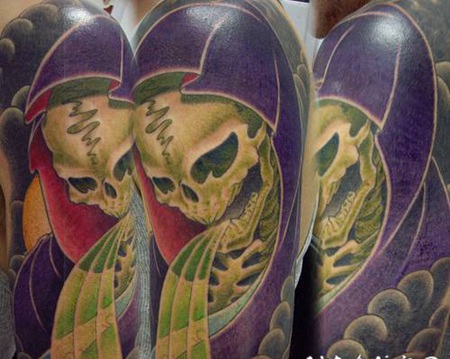 骷髅和斗篷彩色手臂纹身图案