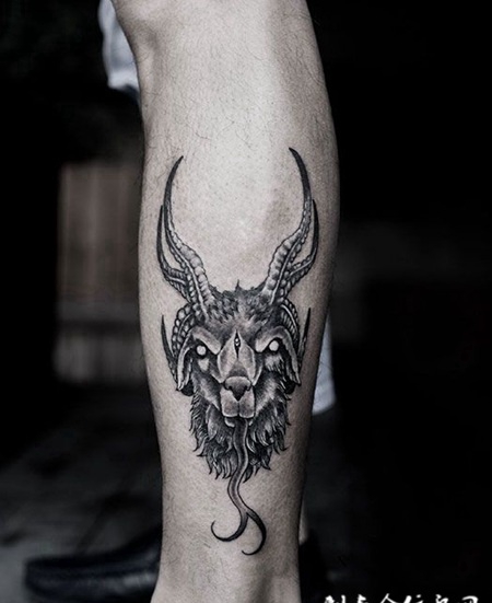 腿部羊头纹身图案