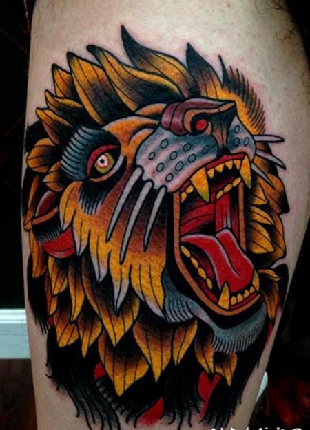大腿彩色惊人的咆哮狮子头纹身图案