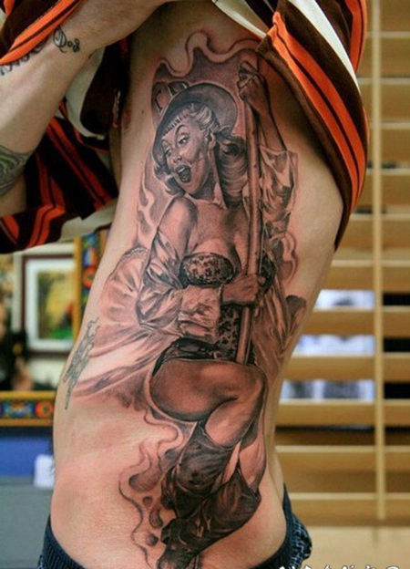 侧肋黑灰风格迷人的性感女性纹身图案