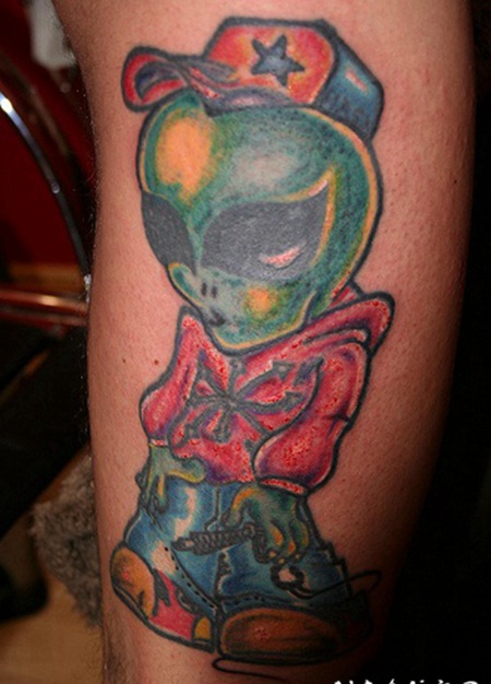 超级酷的彩色外星人个性纹身图案