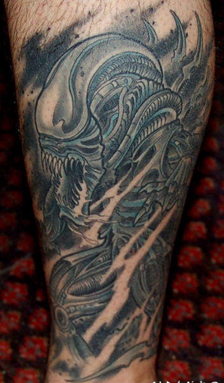 外星生物大战小腿彩色纹身图案