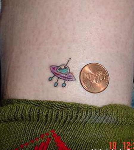 小清新的彩色小飞碟纹身图案