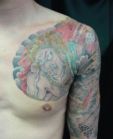 半甲不动明王和龙纹身图案