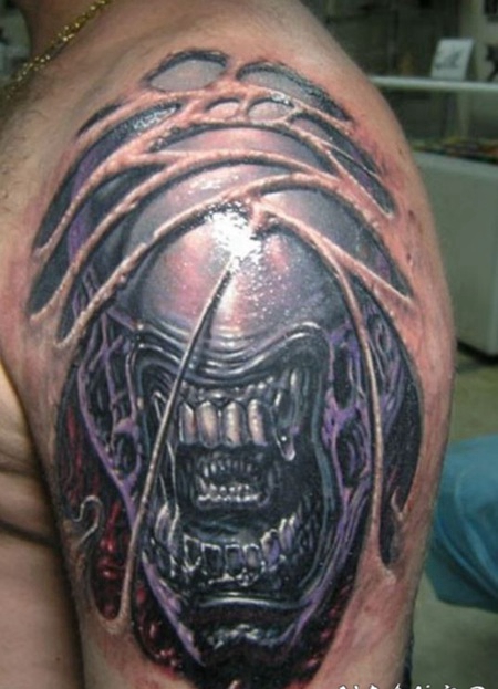 肩部邪恶可怕的外星人纹身图案