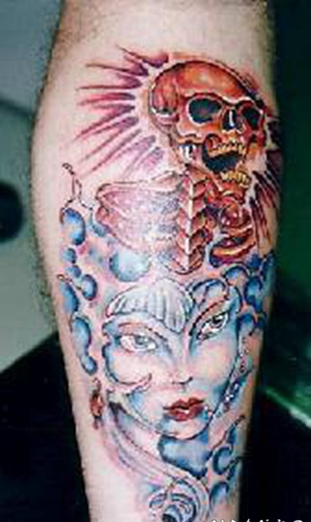 小腿彩色女孩和骷髅纹身图案