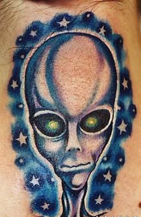 星星和外星人彩色颈部纹身图案