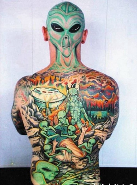 全身彩色的外星生物创意纹身图案