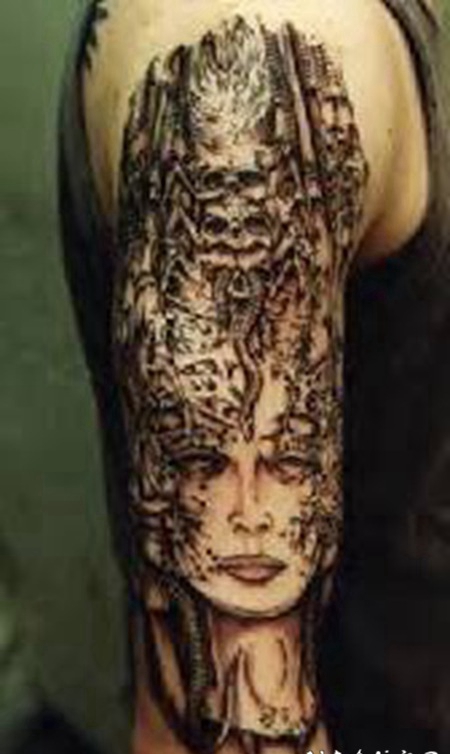 手臂科幻女性外星生物纹身图案