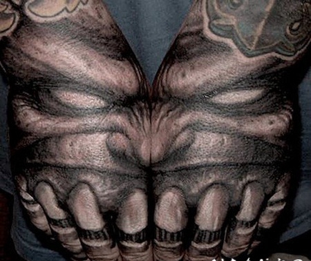 外星人黑白怪物脸纹身图案