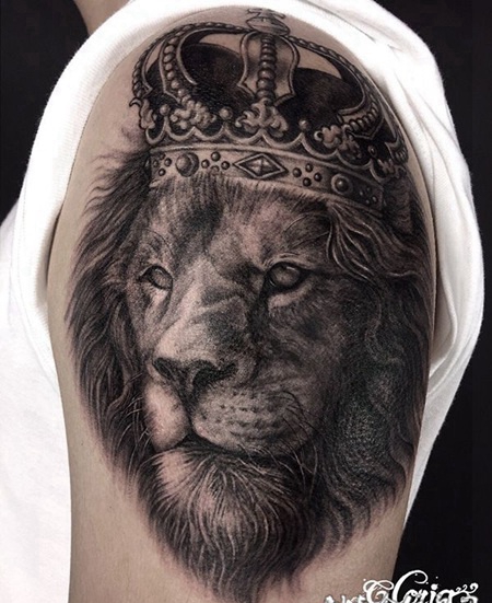 狮心王座，手臂写实风狮子纹身图案