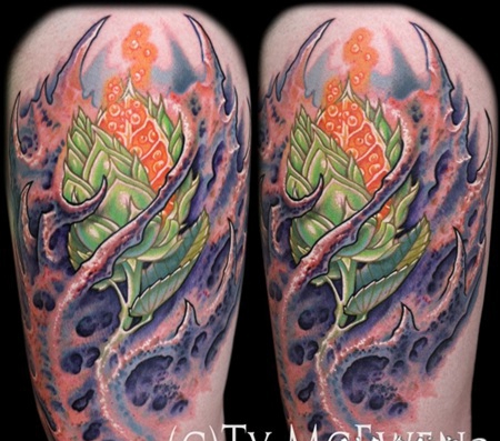 大臂五彩艳丽的外星花朵纹身图案