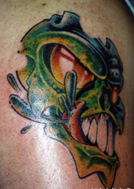 绿色的异形怪兽个性纹身图案