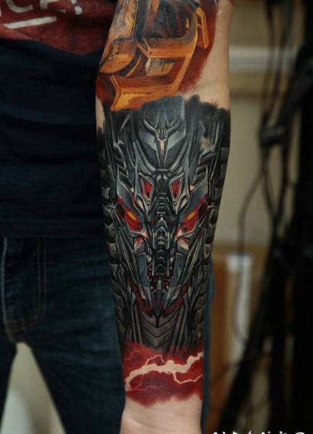 小臂新风格彩色的外星机器人纹身图案
