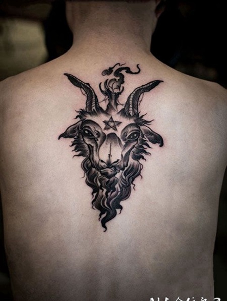 帅哥后背羊头纹身图案