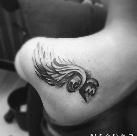 舒展寓意，披肩个性翅膀纹身图案