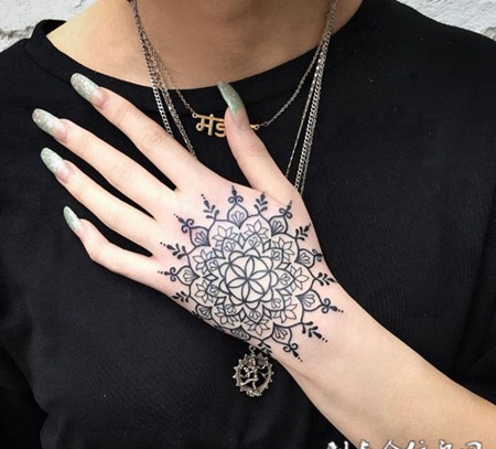 命运之轮，手背梵花图腾个性纹身