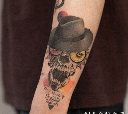 面目狰狞，手臂尖牙骷髅个性纹身