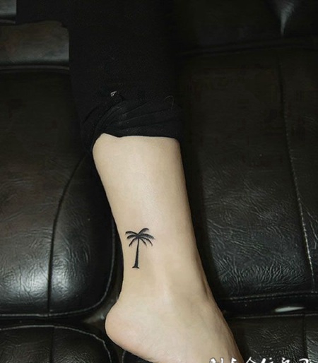 腿部小清新椰子树纹身图案