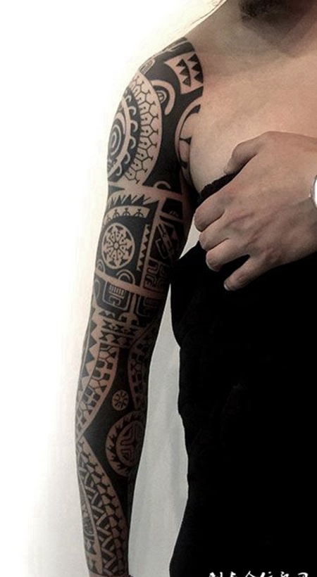 波利尼西亚部落图腾花臂