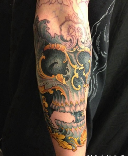 现代传统风格的彩色华丽骷髅手臂纹身图案