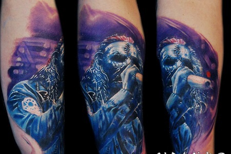 著名摇滚歌手面具彩色手臂纹身图案