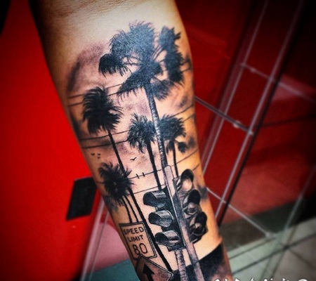 壮观的写实棕榈树与路标手臂纹身图案