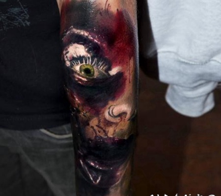 毛骨悚然的彩色血腥怪物手臂纹身图案