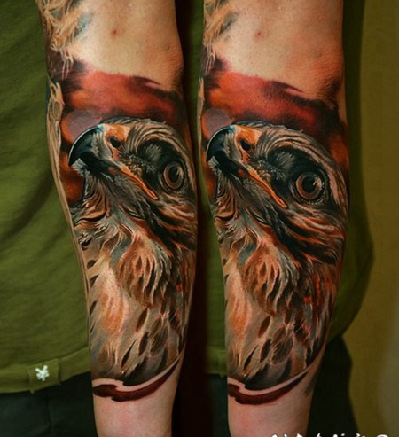非常逼真的鹰彩绘手臂纹身图案
