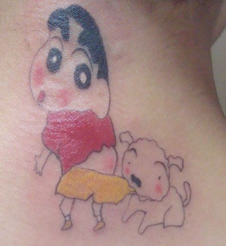 颈部后面蜡笔小新纹身图案