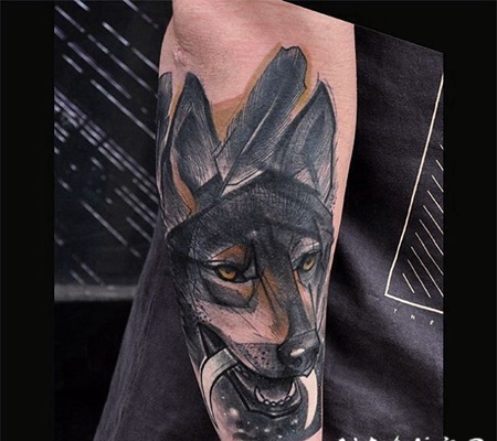 雕刻风格彩色狗与月亮手臂纹身图案