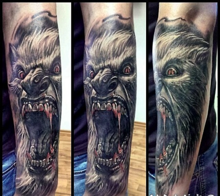 吓人的彩色血腥狼手臂纹身图案