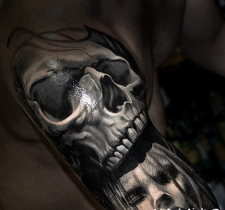 写实风格的骷髅与女人肖像手臂纹身图案