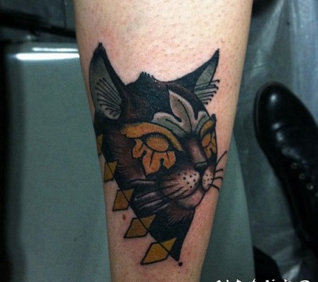 精美的彩色神秘猫头手臂纹身图案