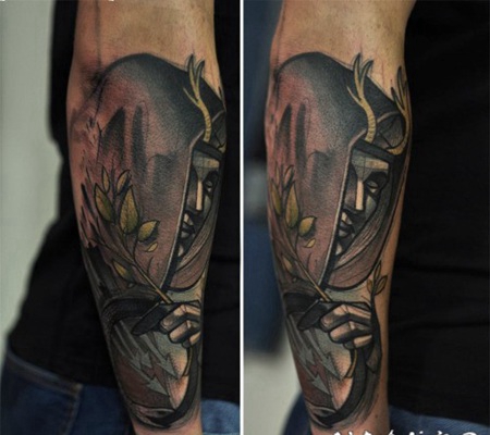 素描风格彩色神秘女人和鹿角手臂纹身图案