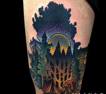 经典的插画风格露营与森林手臂纹身图案